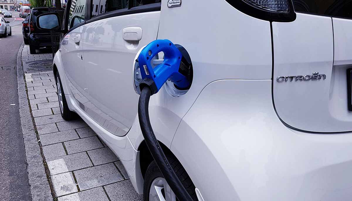 Ev car average : How far EV cars go in 1 full charge?