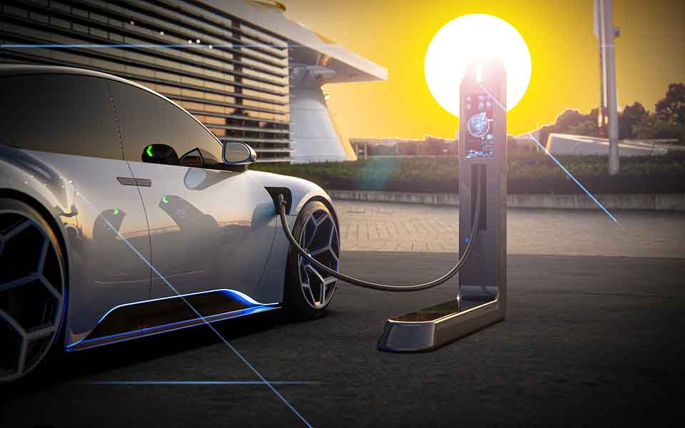 How much does summer weather (around 50°C temperature) affect the range of electric cars?